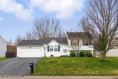 5721 Boulia Dr, Clay, NY 13041