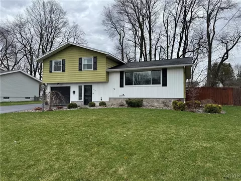 204 Riverine Rd, Liverpool, NY 13090