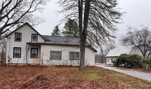 8-10 Cut Off Rd, Granby, NY 13069