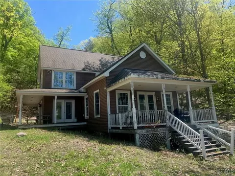 628 Holzwarth Ln, Spafford, NY 13152