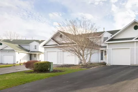 8243 Boatwatch Dr, Baldwinsville, NY 13027