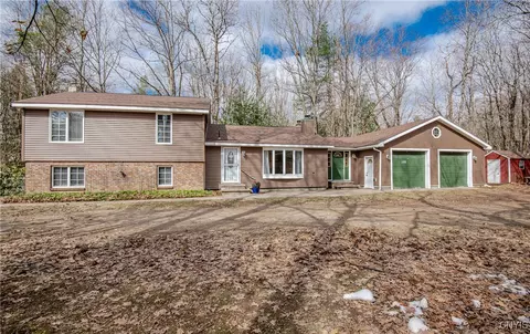 100 Sarah Dr, Annsville, NY 13471