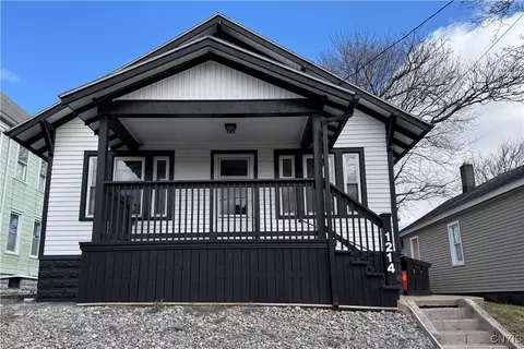 1214 Noyes St, Utica, NY 13502