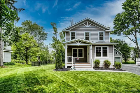 62 W Elizabeth St, Skaneateles, NY 13152