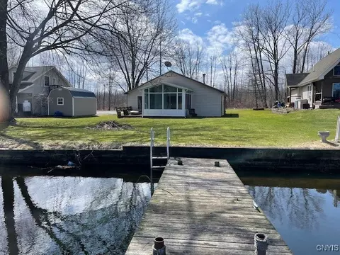 61 Shady Elm Dr, Schroeppel, NY 13135