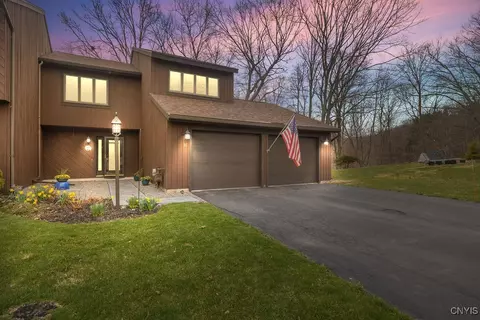 36 Jarvis Dr, Manlius, NY 13104