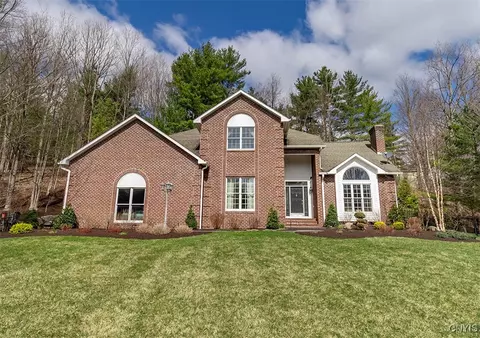 7103 Braxton Cir, Fayetteville, NY 13066 photo 2