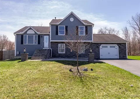 5128 Old Barn Rd, Clay, NY 13041