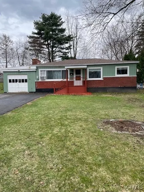 114 Pembrook Dr, Onondaga, NY 13205