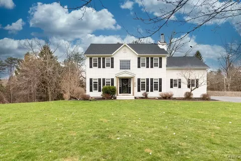 6071 Quail Ridge Dr, Tully, NY 13159
