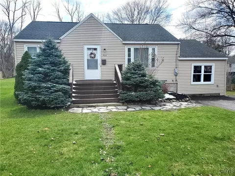 702 Earl Ave, Salina, NY 13211