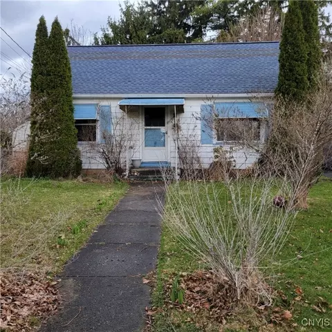 218 Fieldwood Dr, Rochester, NY 14609