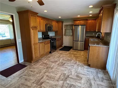 2155 Upper Lenox Ave, Oneida, NY 13421 photo 9