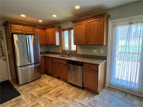 2155 Upper Lenox Ave, Oneida, NY 13421 photo 8