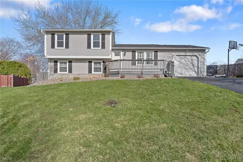 8427 Quadrant Ln, Baldwinsville, NY 13027