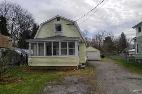 216 Earl Ave, Salina, NY 13211