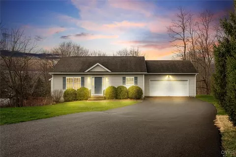7686 Clark Ln, Manlius, NY 13104