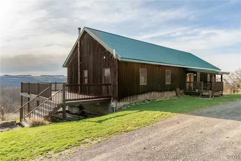 6395 E Hill Rd, Stockbridge, NY 13409