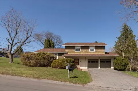 206 Hamilton Pkwy, Syracuse, NY 13214