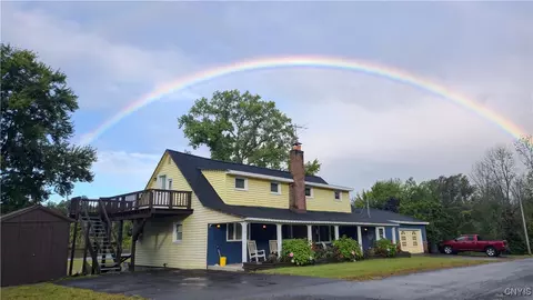 5 Chalone Dr W, Volney, NY 13069