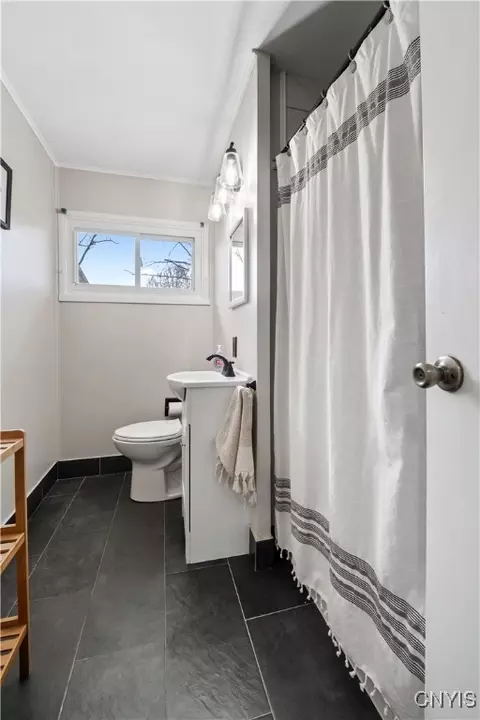 Bath - 12 Drovers Ln, Syracuse, NY 13214 photo 1 of 3