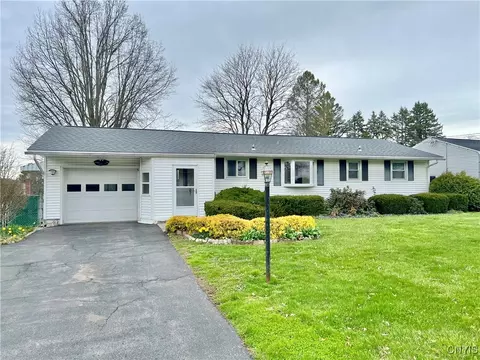 120 Sunridge Ave, Camillus, NY 13031