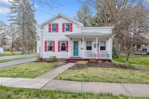 27 Seneca St, Van Buren, NY 13027