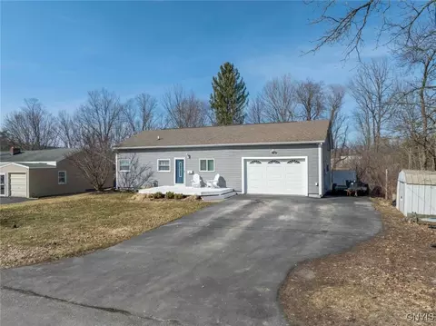 115 Pembrook Dr, Onondaga, NY 13205