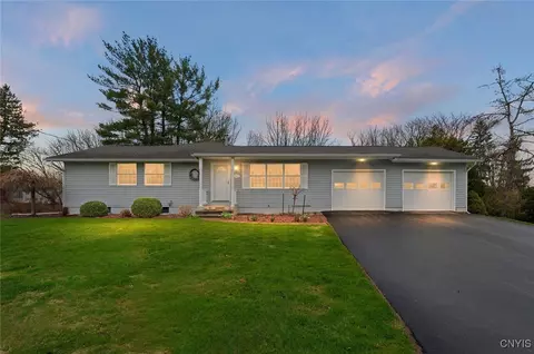 610 Patio Circle Dr, Oneida, NY 13421