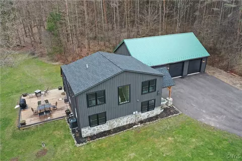 8290 Number 2 Rd E, Manlius, NY 13104