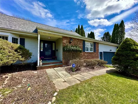 Exterior - 711 Scott Ave, Syracuse, NY 13224 photo 2 of 5