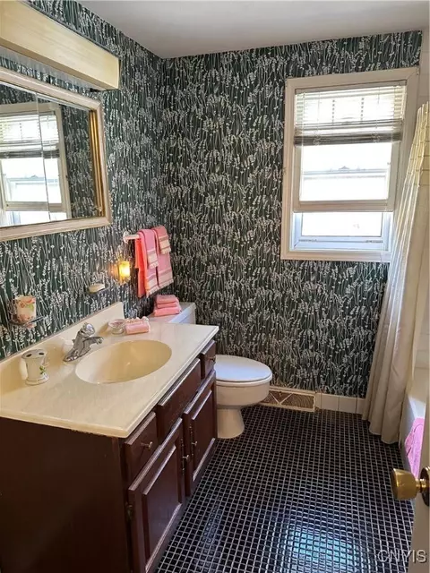 Bath - 711 Scott Ave, Syracuse, NY 13224 photo 3 of 3