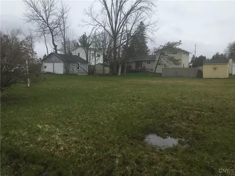 8882 Michigan Ave, Cicero, NY 13039