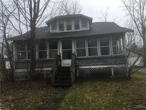 8884 Michigan Ave, Cicero, NY 13039