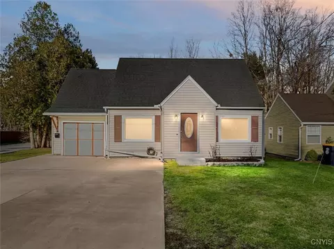 5 Hilltop Ter, New Hartford, NY 13413