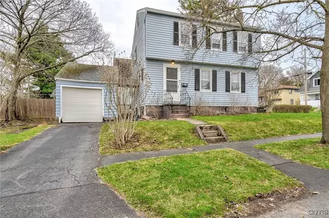 418 Kenwick Dr, Salina, NY 13208