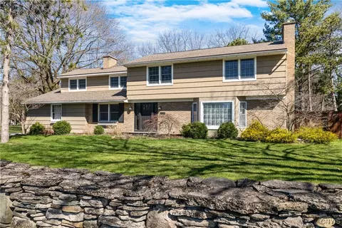 7679 Stonehedge Ln, Manlius, NY 13104