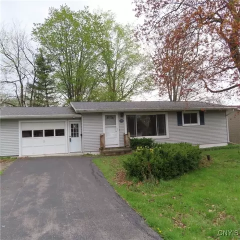 114 Cranberry Dr, Salina, NY 13088