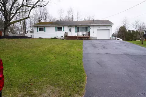 57 Birch Ln, Scriba, NY 13126