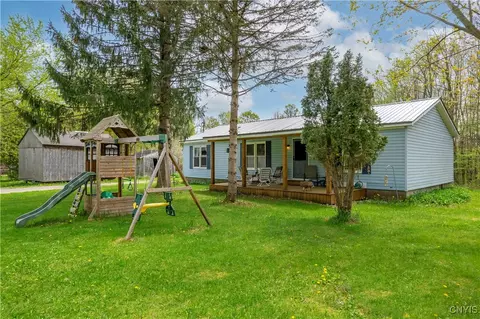 330 Hacadam Rd, Sauquoit, NY 13456