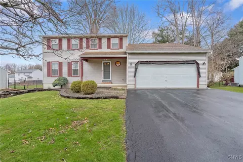 8616 Snowshoe Trl, Cicero, NY 13039