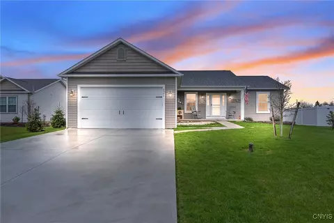8541 Cobalt Dr, Cicero, NY 13039