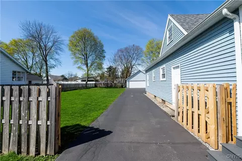 Exterior - 4815 James St, East Syracuse, NY 13057 photo 5 of 6