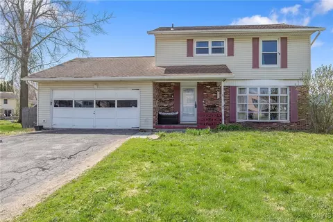 8079 Evesborough Dr, Clay, NY 13041