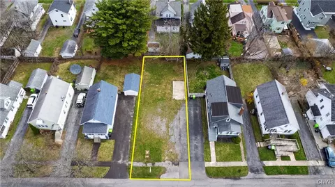 410 Kenwick Dr, Salina, NY 13208