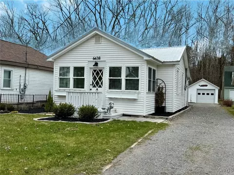 6638 N Lakeshore Rd, Verona, NY 13478