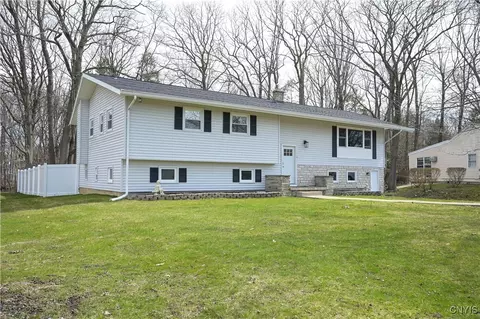 109 Patricia Ln, Utica, NY 13501