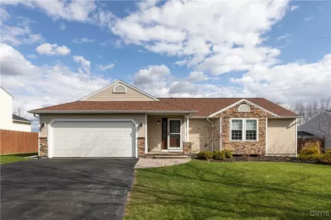 8683 Honeycomb Path, Cicero, NY 13039