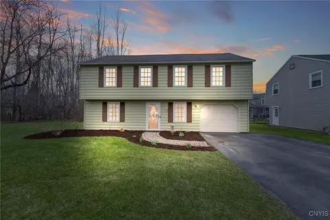 3059 Hayfield Ln, Lysander, NY 13027