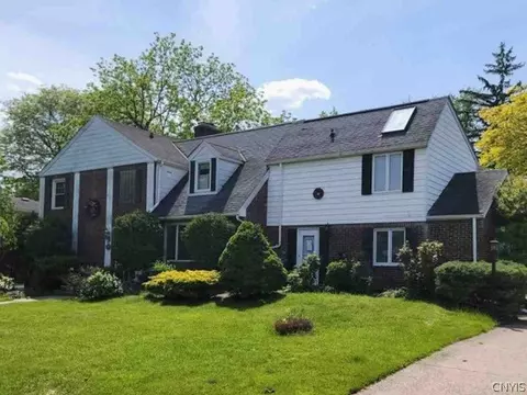 91 Mount Vernon Rd, Amherst, NY 14226